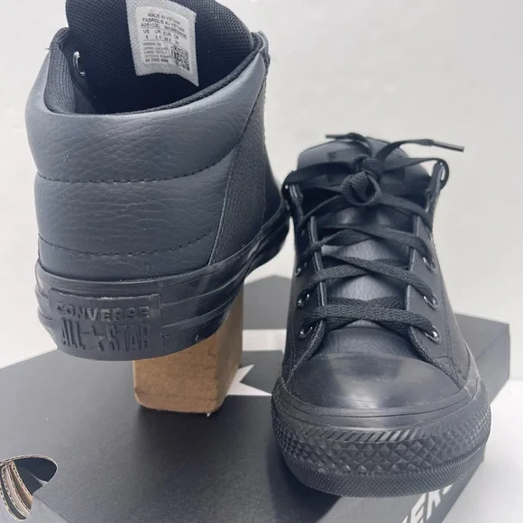 Converse WMNS A05102C
CTAS AXEL MID
BLACK/BLACK/BLACK
Sneakers - Picture 8 of 16